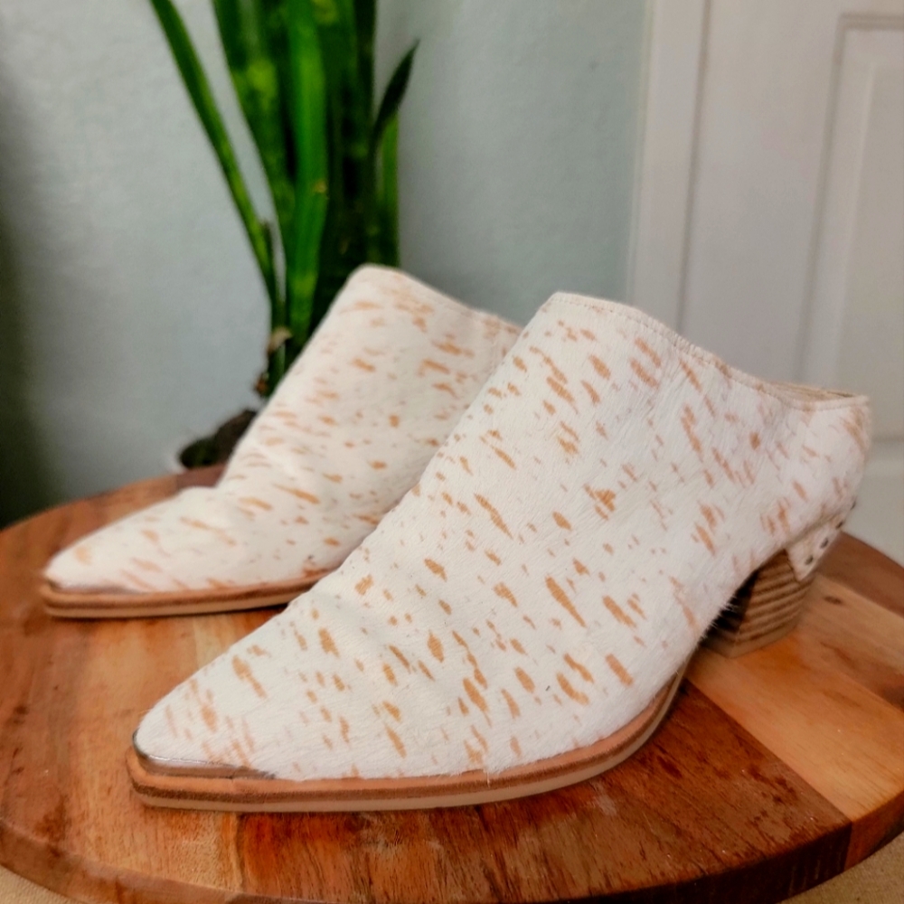 Dolce Vita Size 8 Point Toe Cow Print cowgirl Boot White Booties Euc Calf Fur